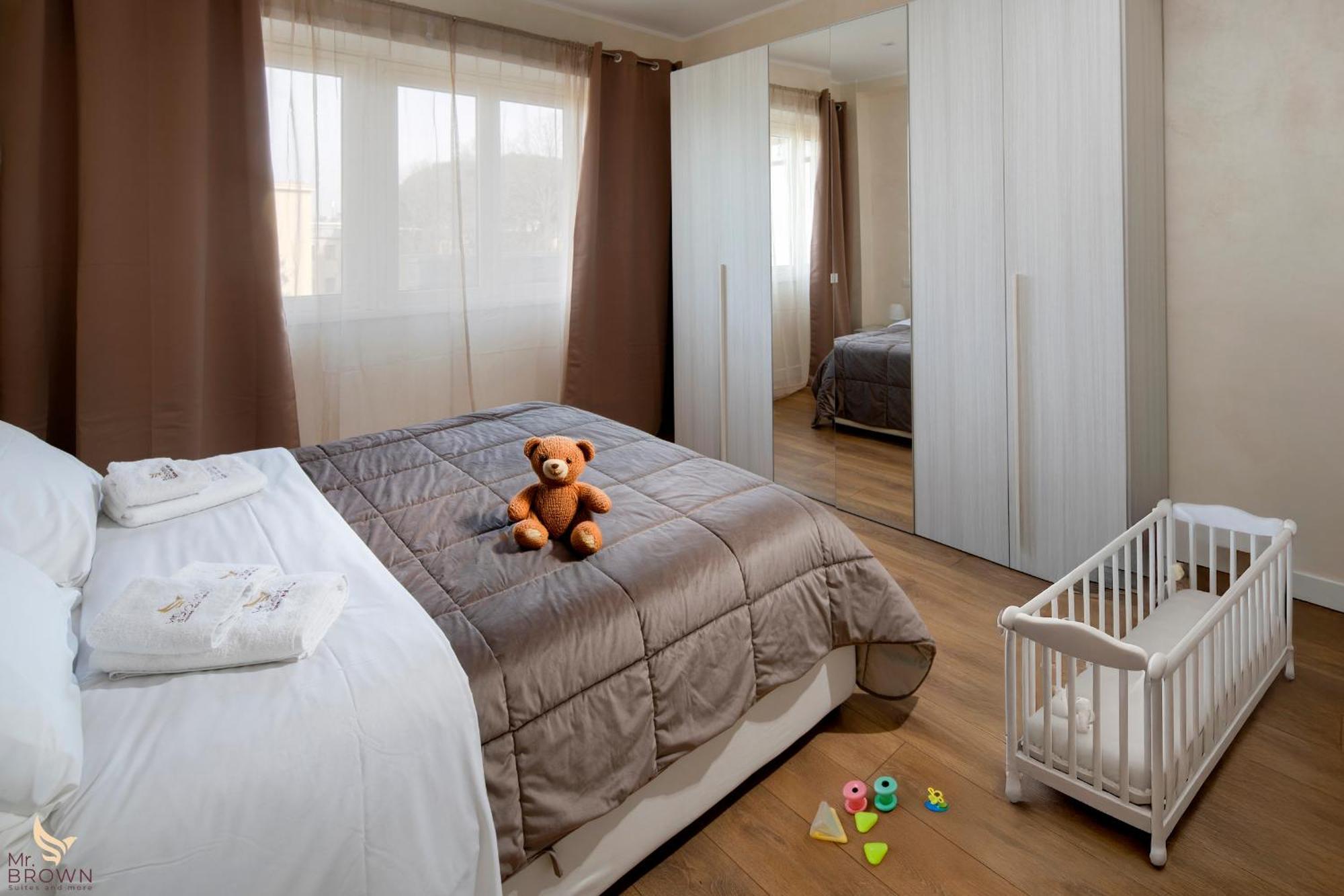 Mr Brown Home And Suites Рим Экстерьер фото